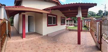 Casa en Venta Panamá Villa Del Golf Cercada en Comunidad Cerrada 